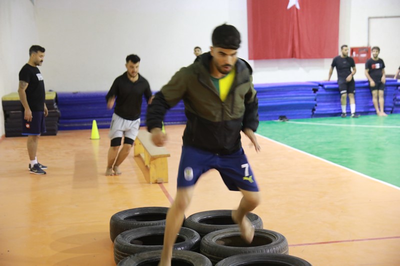 POLİS OLACAĞIM DİYEN GENÇLER HARRAN BELEDİYESİ'NİN KURSUNDA BULUŞUYOR